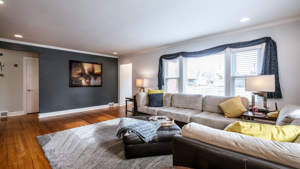 Buechel House | Modern Classic! *Close to Everthing!* Sleeps 10* Expo Center Super Close!