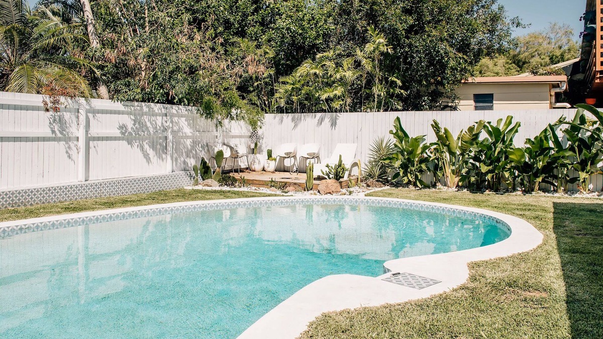 Wurtulla House | Modern coastal family home - 5 mins to beach!