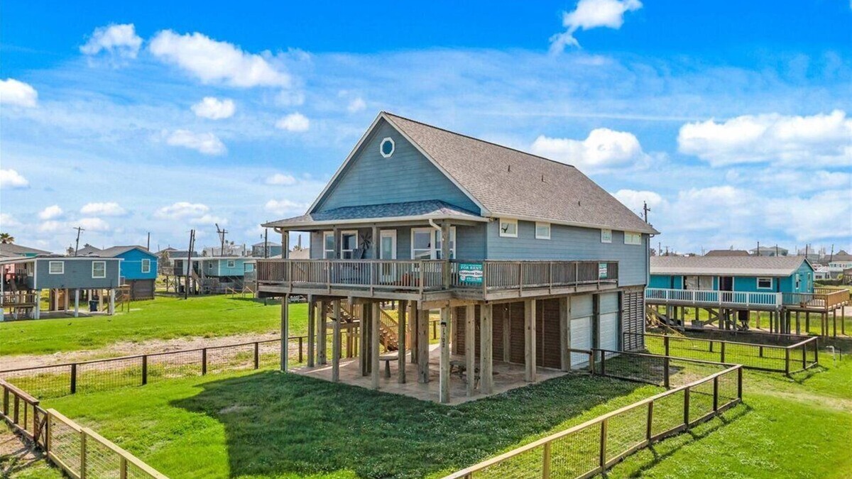 Surfside Beach House | Modern Coastal Home | Steps from Beach | 3BR Pet-Friendly w/Views