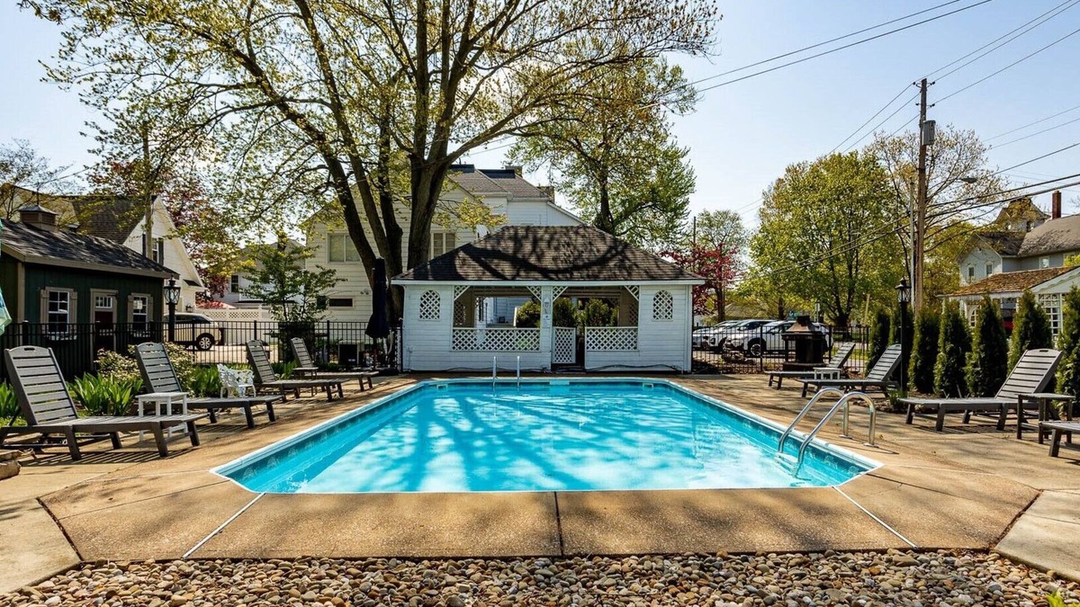 Huron House | Modern Coastal Retreat - private pool & close to beach!