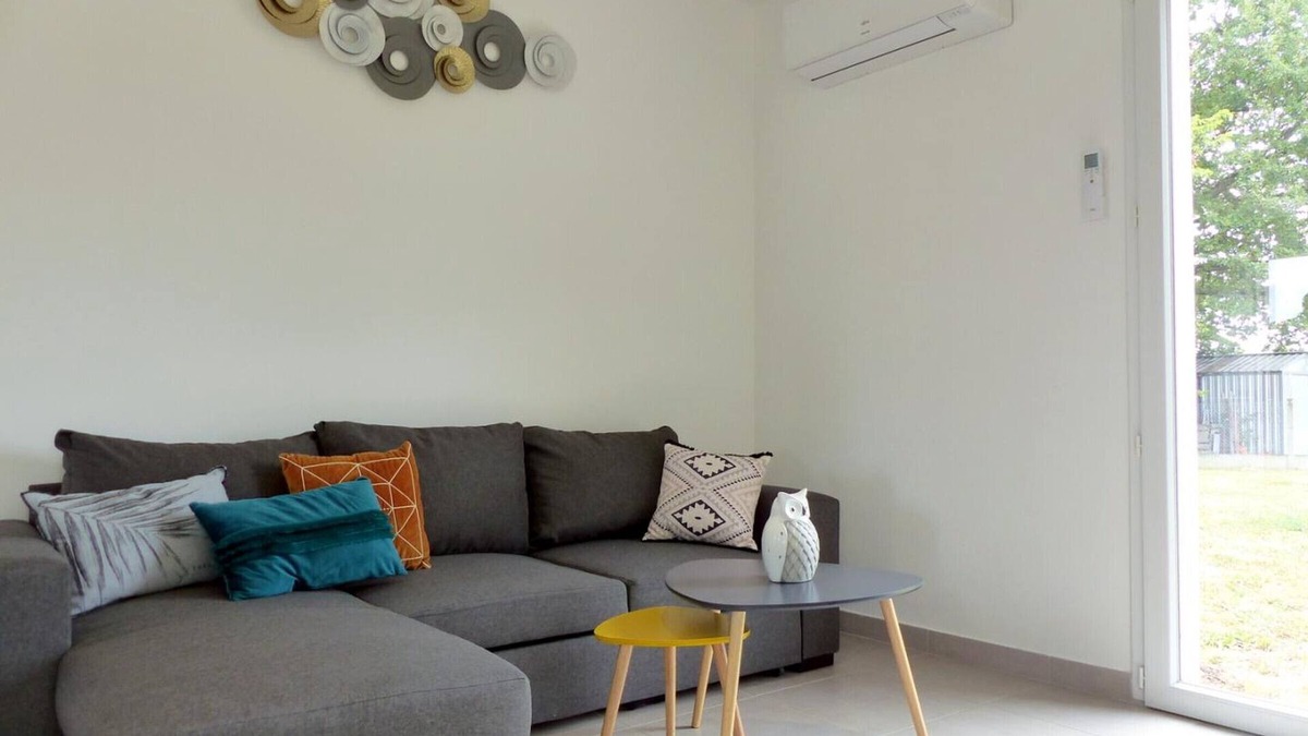 Saint-Remy-en-Rollat Cottage | Modern comfort between city and countryside, 2 BR, terrace, large garden, close to Vichy