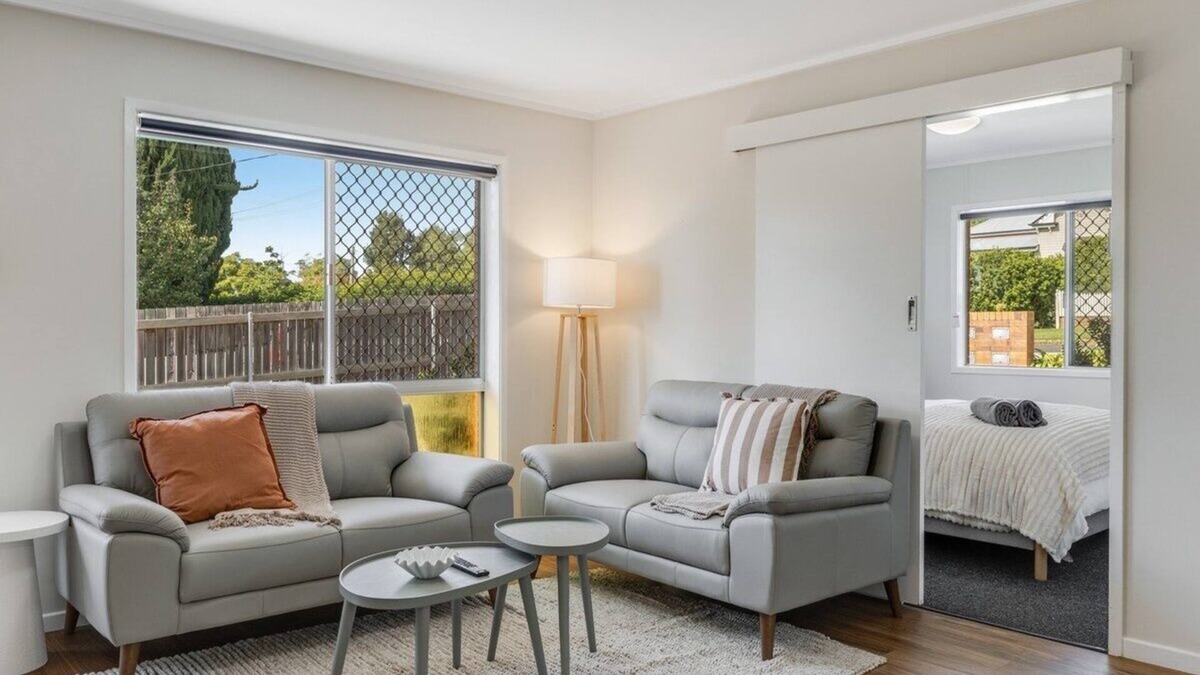 Centenary Heights Apartment | Modern Comfort in Quiet Neighbourhood!