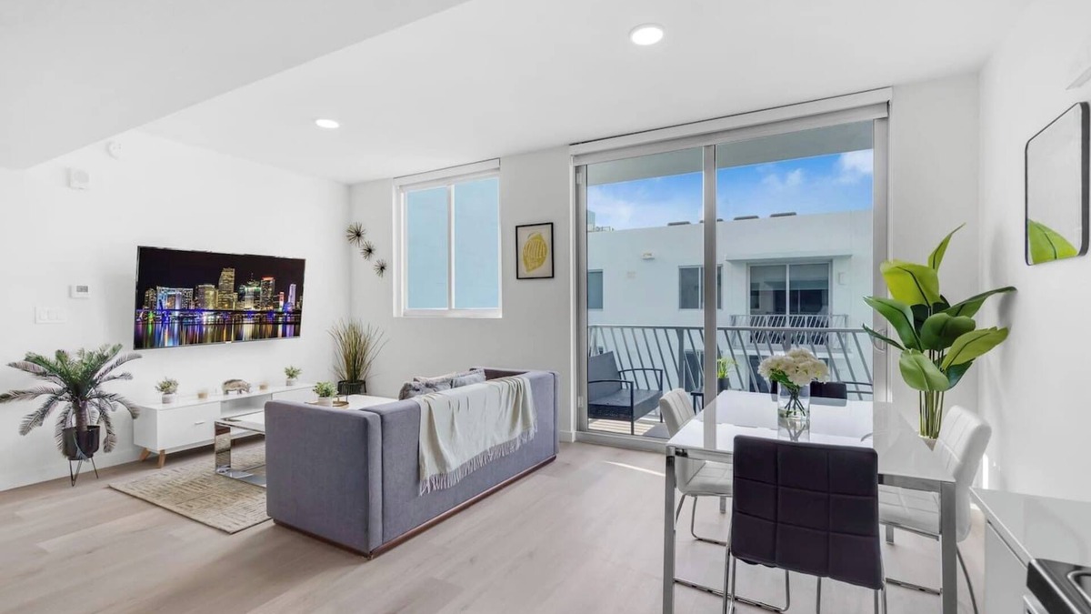 Doral Apartment | Modern Comfort: 1 Bed Retreat with Free Parking
