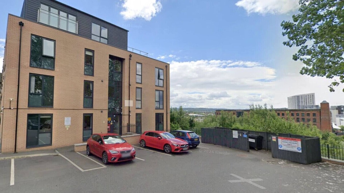 Leeds Apartment | Modern Comfort | 2BR Home for 4 | Relax & Unwind