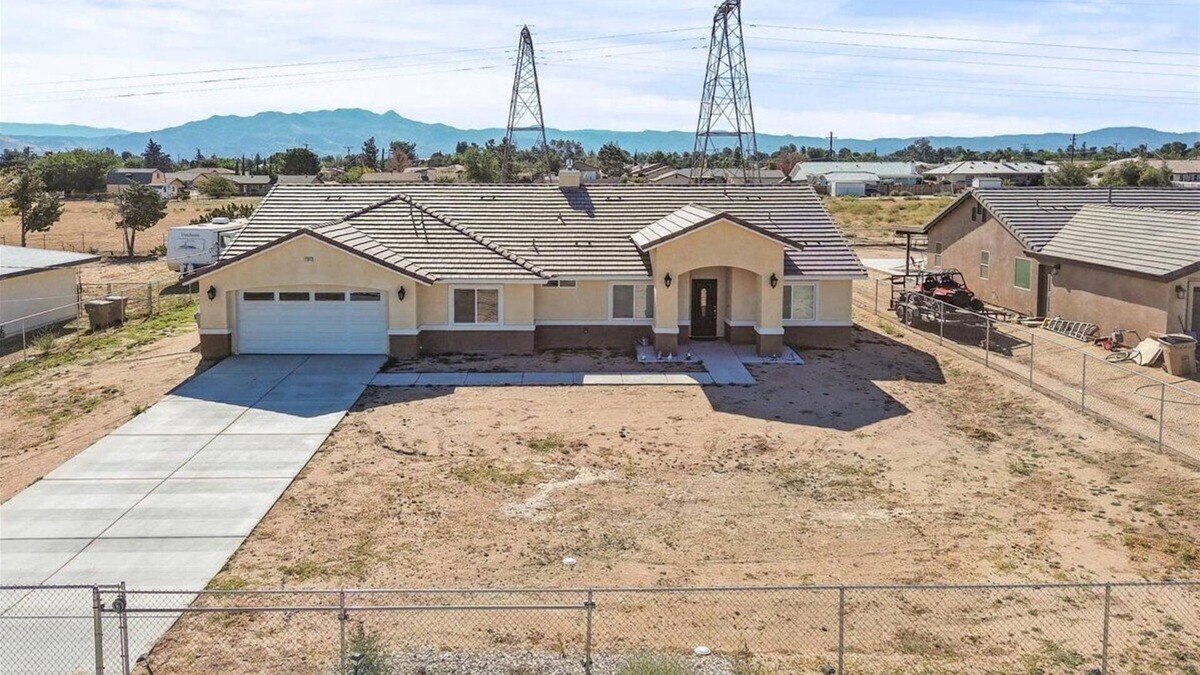 Hesperia House | Modern Comfort, Home Feel-Escape to our hidden gem in Hesperia!