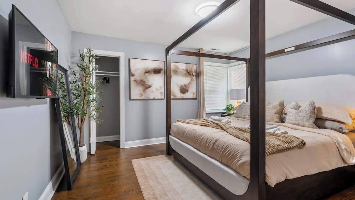 Homewood House | Modern Comfort in Homewood