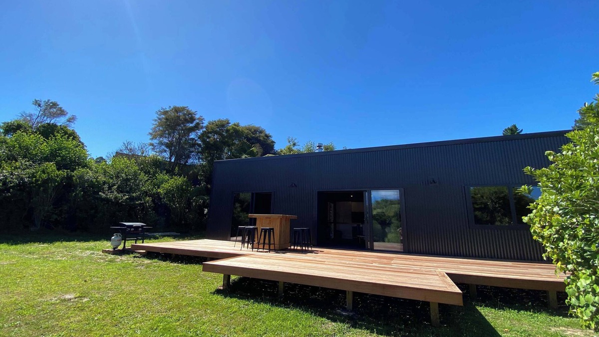 Collingwood House | Modern Comfort in Collingwood - Brand New Holiday Home