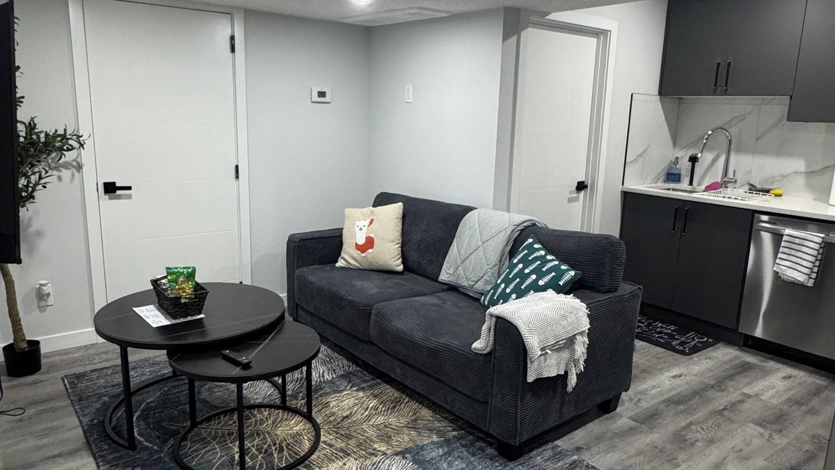 Southeast Edmonton House | Modern comfort just 15 minutes from the airport, with a full kitchen.