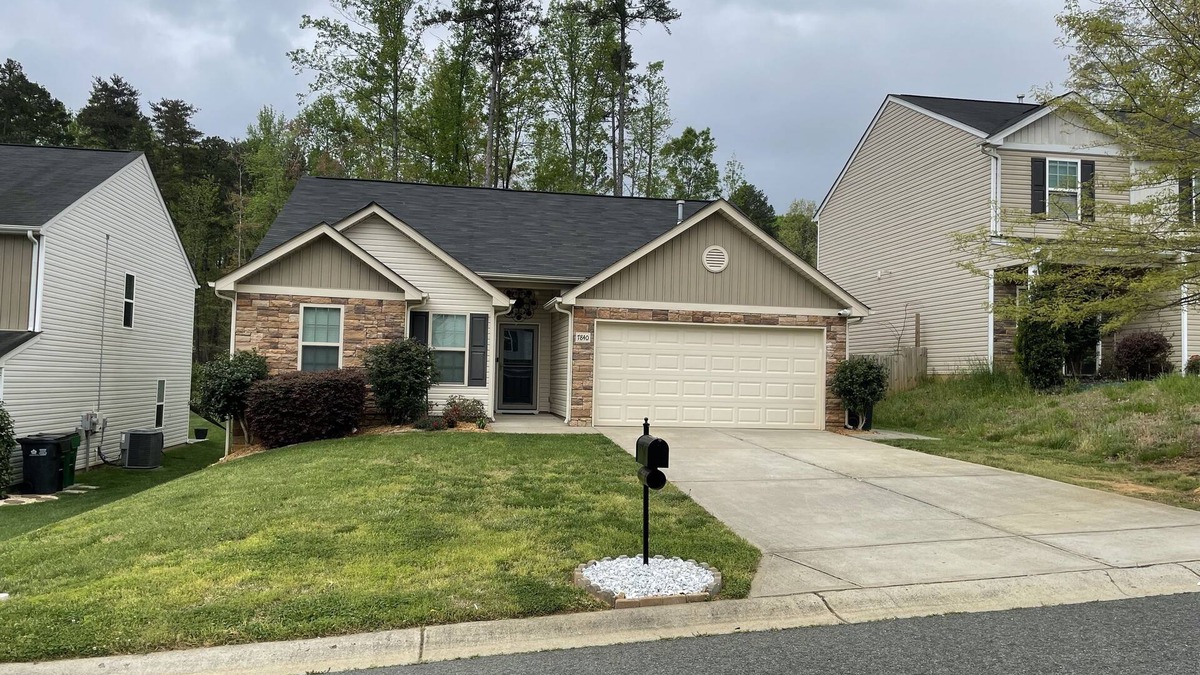 Charlotte House | Modern Comfort Relax Ready - No Smoking or Pets allowed