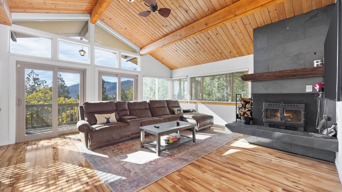 Alta Sierra Cabin | Modern Comfort in the Southern Sierras