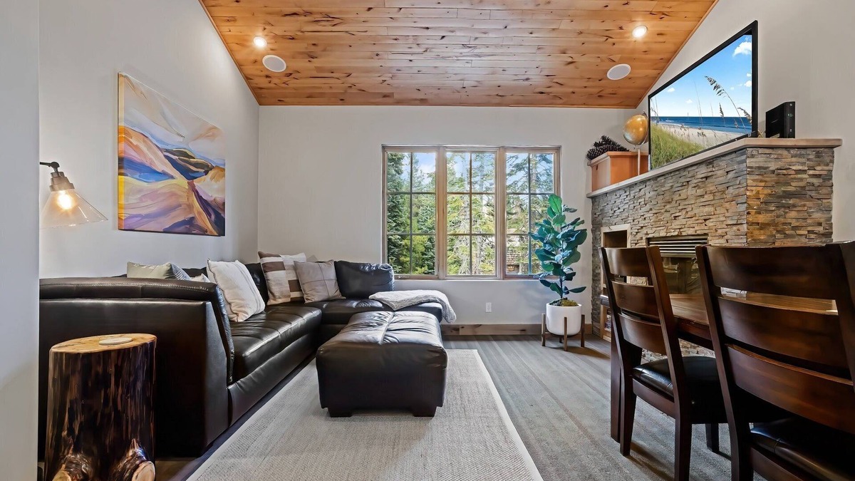 Bear Valley Condo | Modern Condo - EV Charger - SM 301 by Bear Valley Vacation Rentals