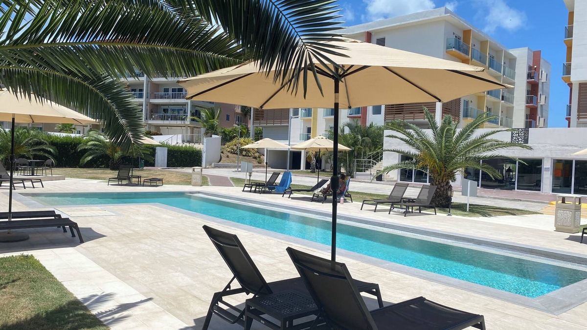 Maho Apartment | Modern condo in Maho,ocean&airport view, pool&gym, walk to Maho&Mullet beach