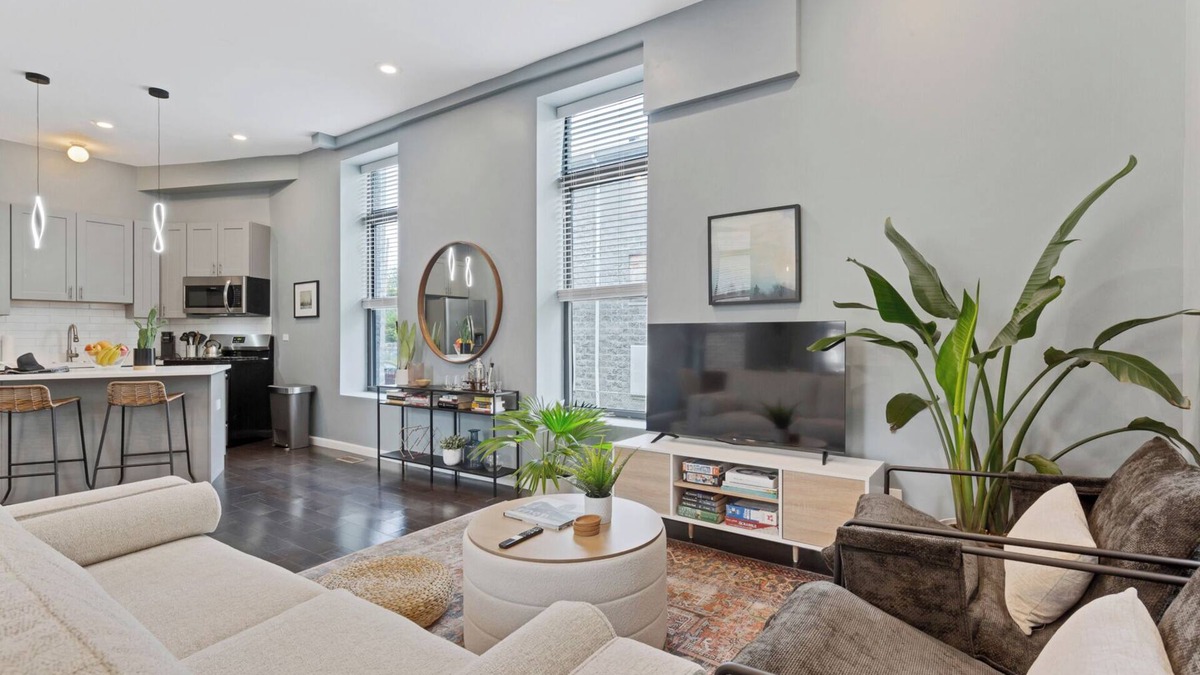 Near West Side House | Modern Condo Oasis in the Heart of Chicago