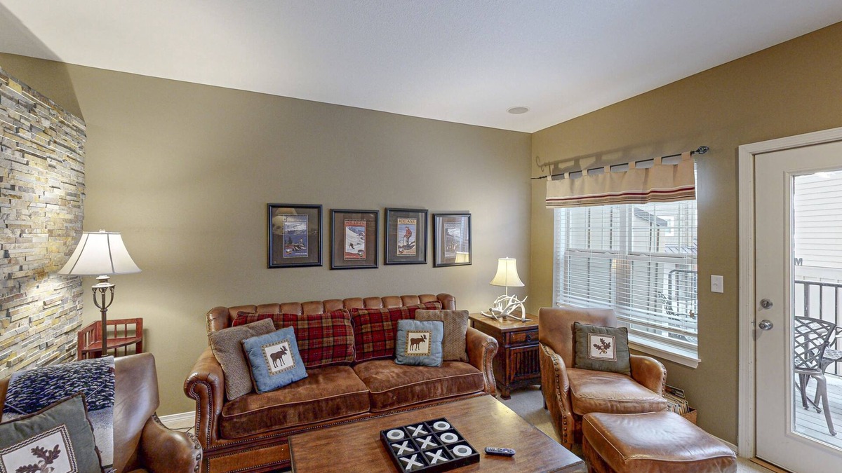 Government Camp Condo | Modern condo w/shared pool/hot tub - steps to town, near skiing