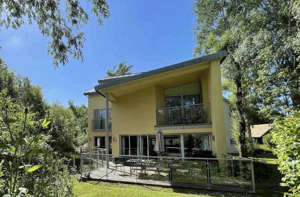 Cirencester House | Modern contemporary home in beautiful setting