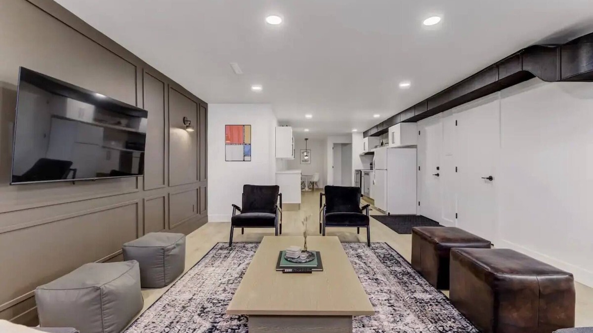 Southwest Edmonton Apartment | Modern Contemporary 2BR Basement Suitenn