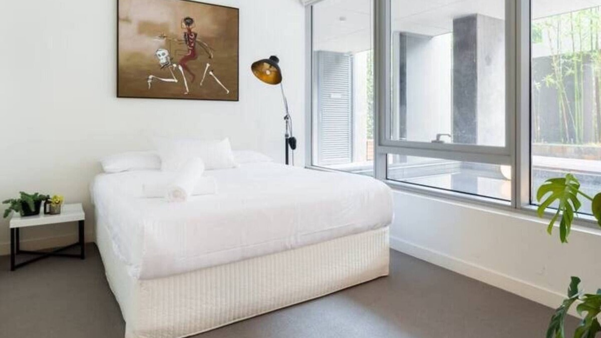 South Yarra Apartment | Modern Cosmopolitan Retreat on Toorak Rd