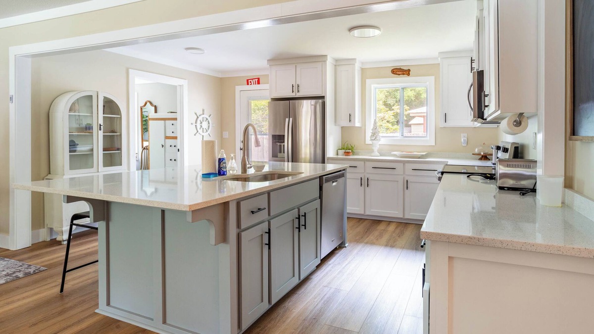 Valona House | Modern Costal Getaway in Townsend 4BR 2 BA