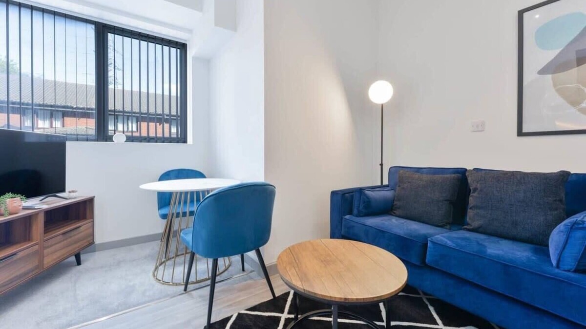 Brierley Hill Apartment | Modern & Cosy 1 Bedroom Budget Apartment in Dudley