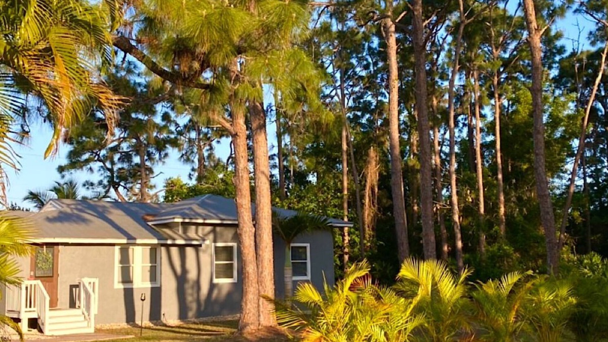 Estero House | Modern Cottage Pet Friendly - Close2Everything -3 Bdrm 2 Bath Fort Myers/Estero