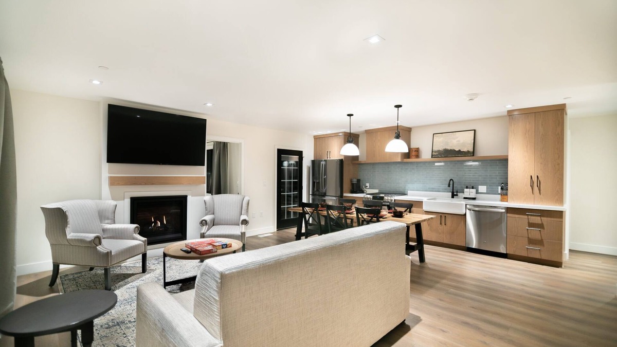 Midway Hotel | Modern Cottage w/Kitchen, Fireplace, Breathtaking Outdoor & Crater Hot Spring