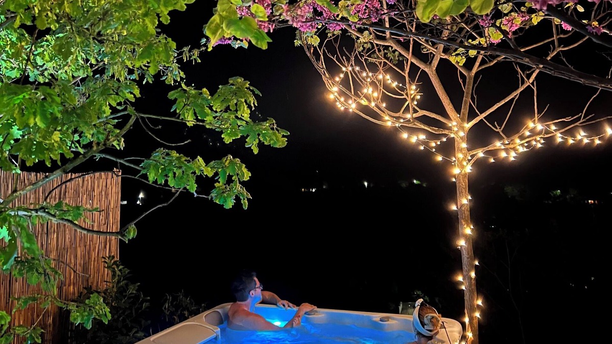 Pecs Cottage | Modern cottage with amazing views and a jacuzzi