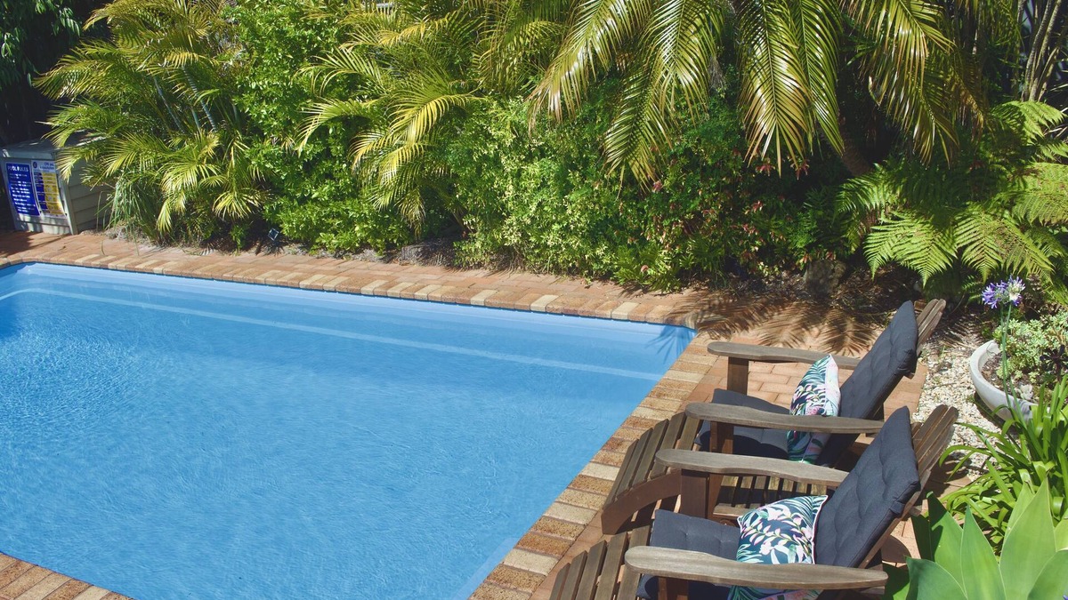 Umina Beach House | Modern Cottage with Heated Pool - Walk to Beach