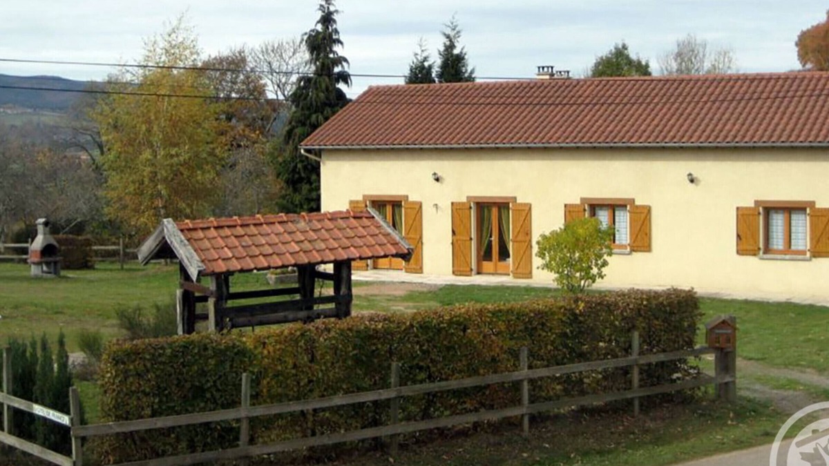 La Tuiliere Cottage | Modern cottage with fireplace and terrace in Rhône-Alpes