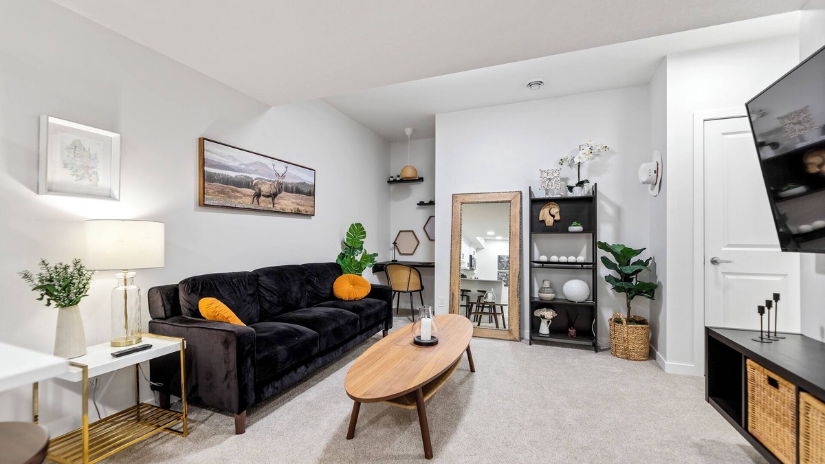 Southeast Calgary House | Modern & Cozy 2-Bedroom Suite in Mahogany