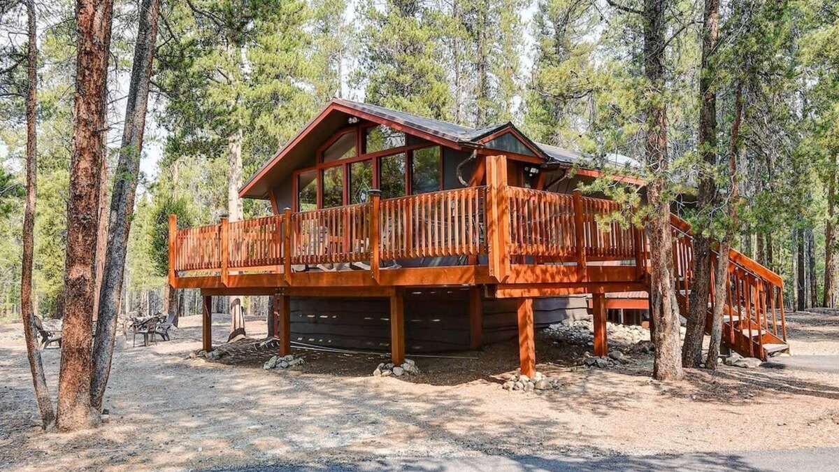 Leadville Cabin | Modern Cozy 2BR Cabin Oasis - Fireplace, Firepit