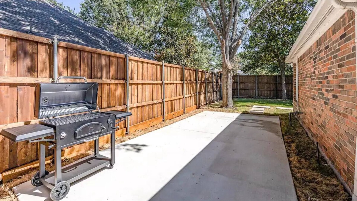 Plano House | Modern Cozy 3 Bedroom Family Home
