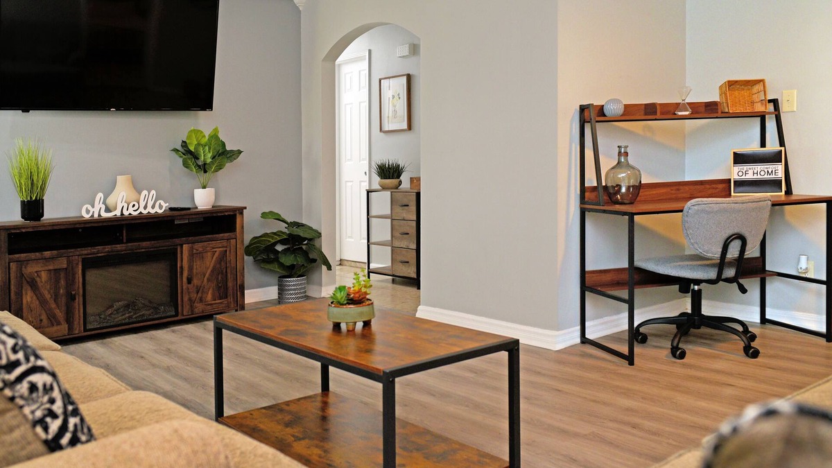 Florence House | Modern & Cozy 4 Bedroom home !