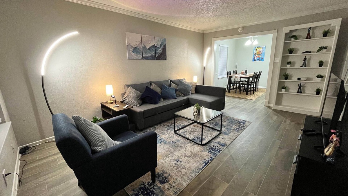 Houston Apartment | Modern & Cozy Apartment near The Galleria