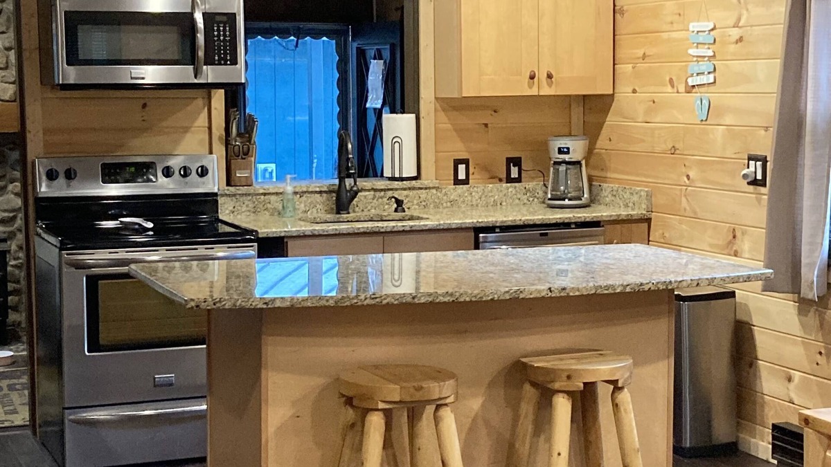 Caseville Cabin | Modern cozy cottage walk to beach and trails