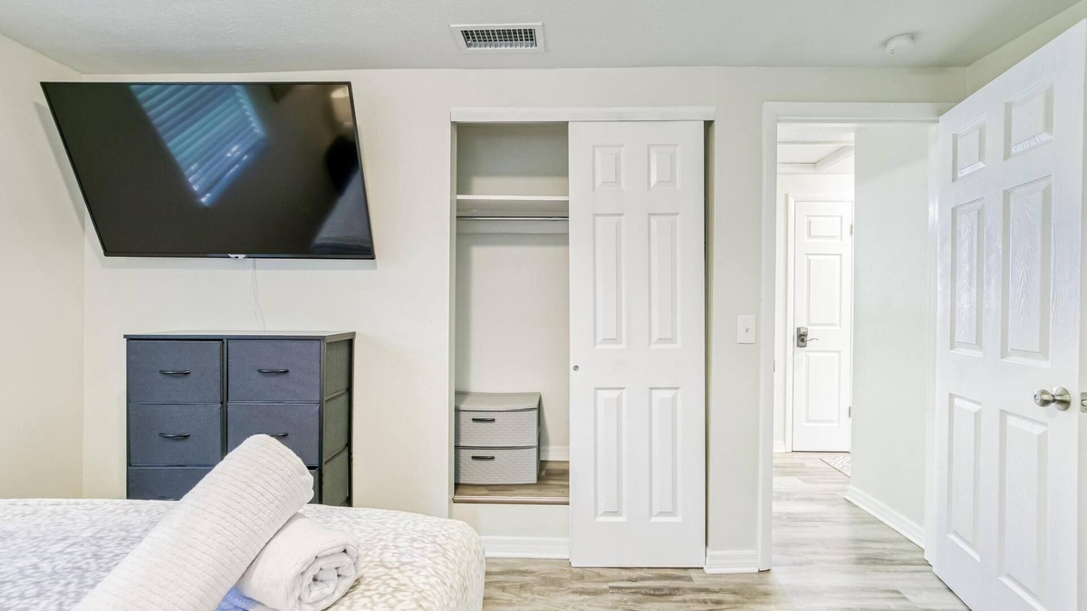 Carver City - Lincoln Gardens House | Modern & Cozy - Family Friendly | Ace Location