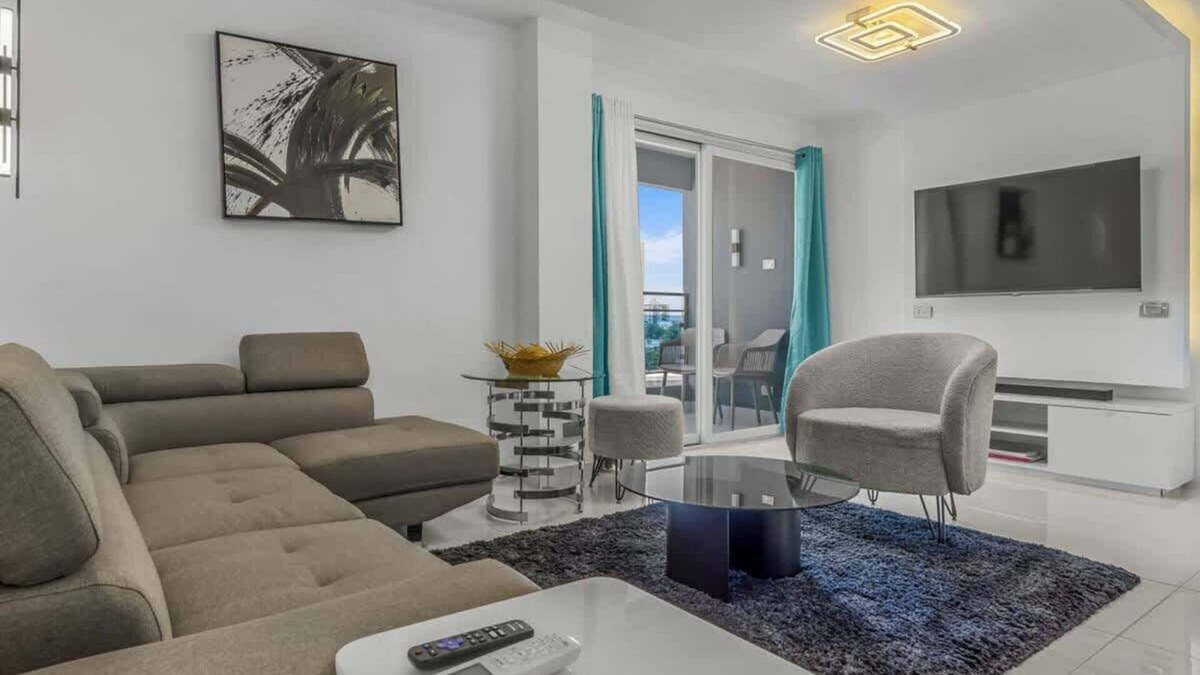 Eleanor Roosevelt Apartment | Modern & Cozy Getaway with Parking