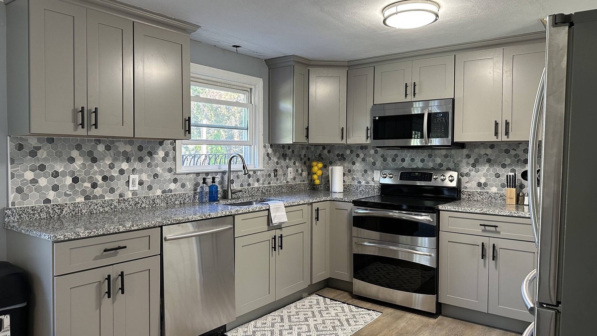Newington House | Modern Cozy Home for Families & Pets