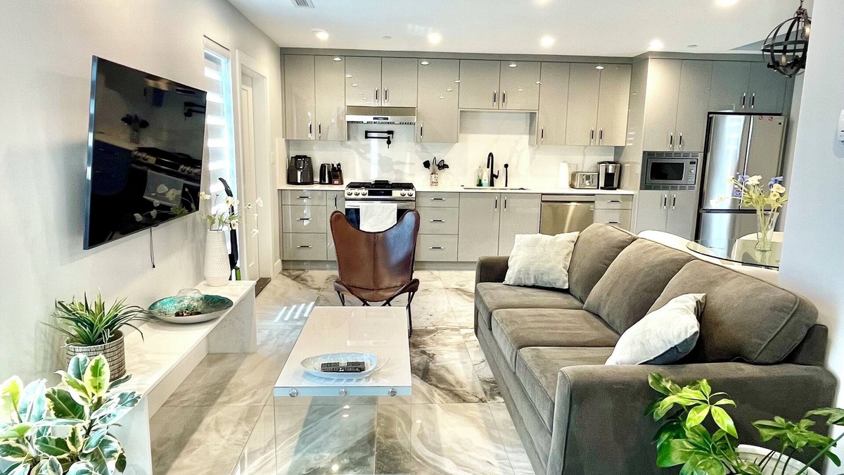 Uptown House | modern cozy house in new westminster