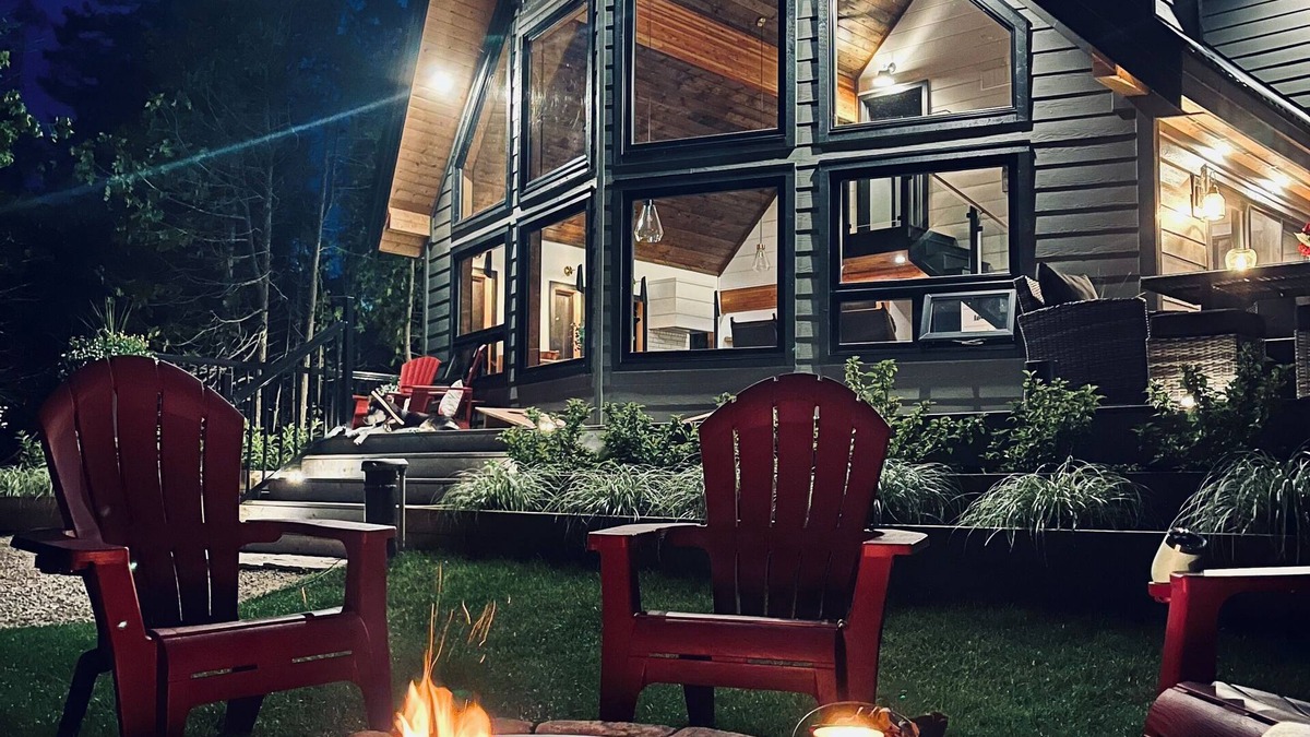 South Bruce Peninsula House | Modern & Cozy Retreat, 1 min stroll to Oliphant beach & 10 KM’s to Sauble.
