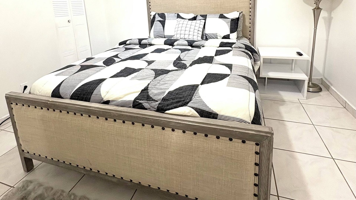 Margate House | Modern Cozy Room Shared in a home!