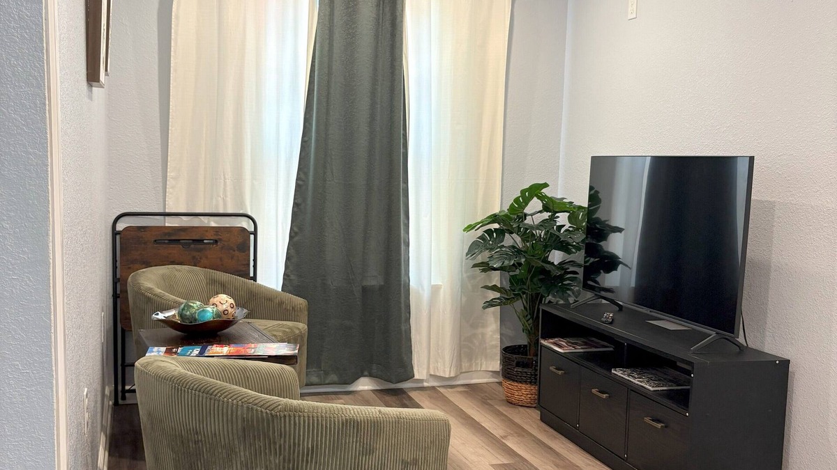 North San Antonio - SAT Apartment | Modern & Cozy Studio Near Airport, Downtown & Pearl