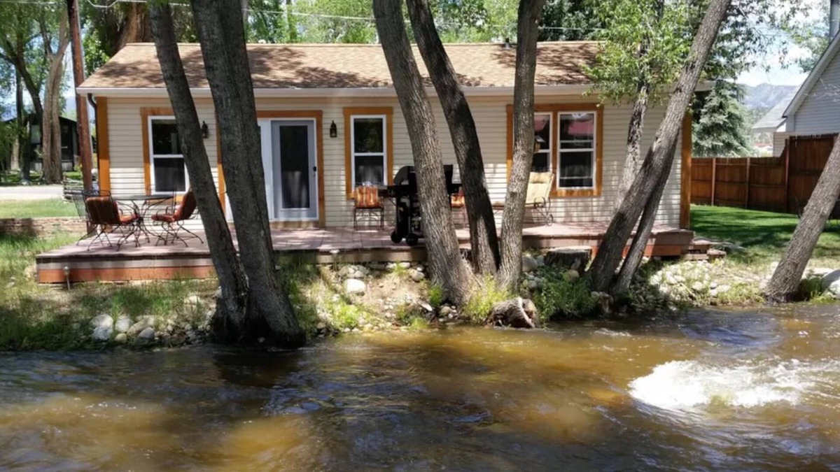 Buena Vista House | Modern Creekside Cottage
