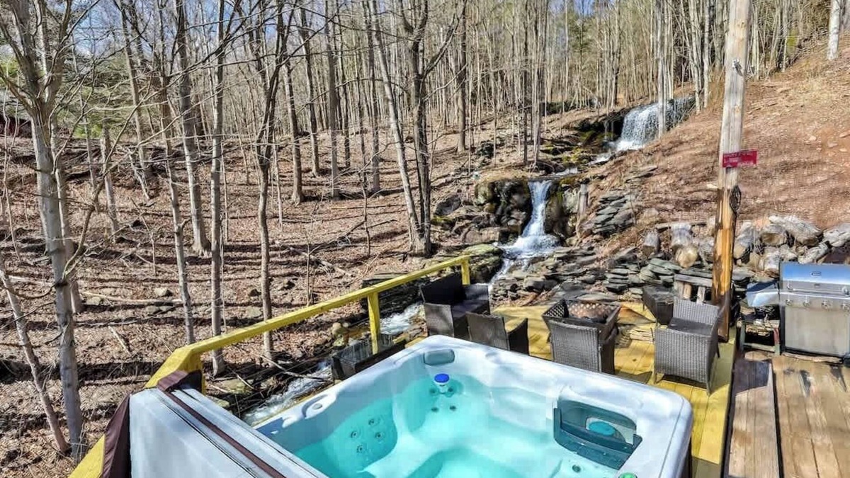 Ashland House | Modern Creekside Home w/Hot Tub & Gym
