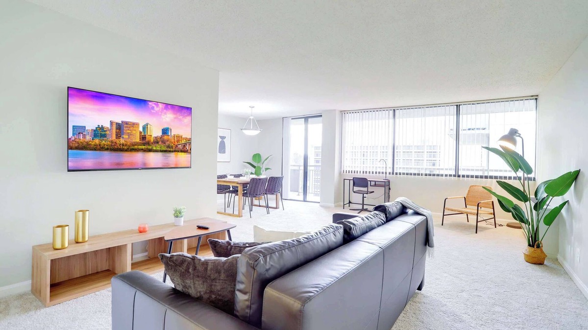 Crystal City Apartment | Modern Crystal City Apt & Prime Location!