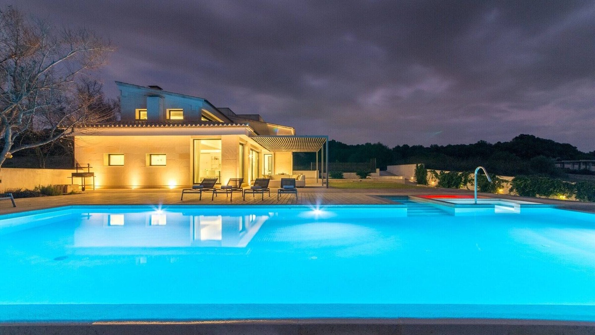 Muro Villa | Modern Dalt Son Morro Villa with Hot Tub