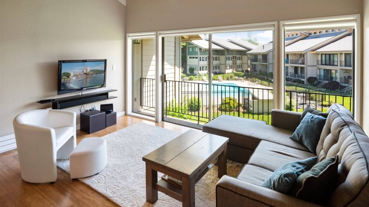Sandpoint Condo | Modern Darling Downtown Condo | Pool, Tennis