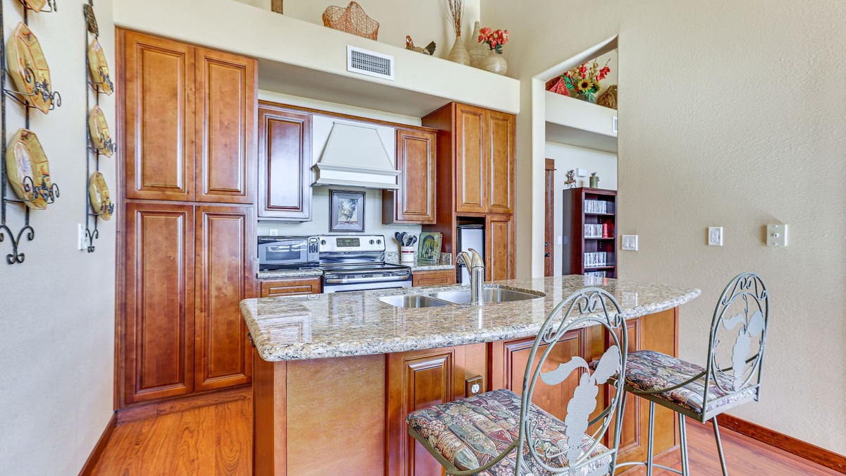 Maricopa Condo | Modern Desert Condo w/Deck & View, Near Hikes