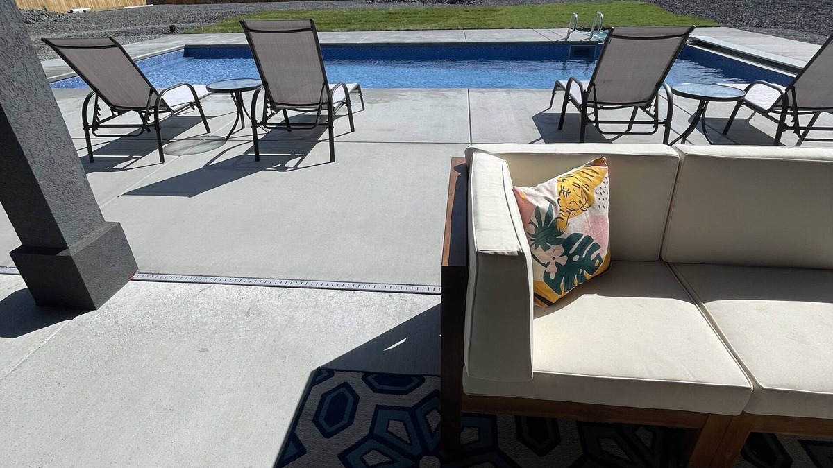 Desert Aire House | Modern desert retreat with heated/cooled pool - 2.5 hrs away from Seattle