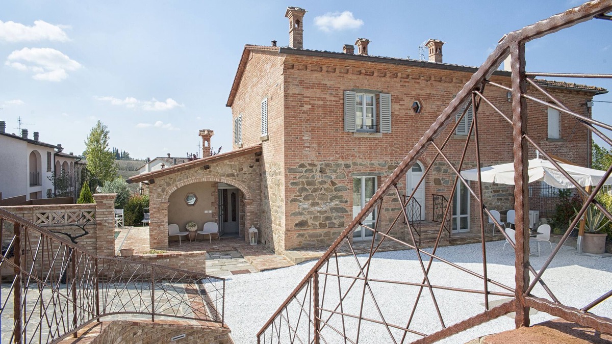 Badicorte House | Modern design farmhouse with wonderful swimming pool, located in a small town