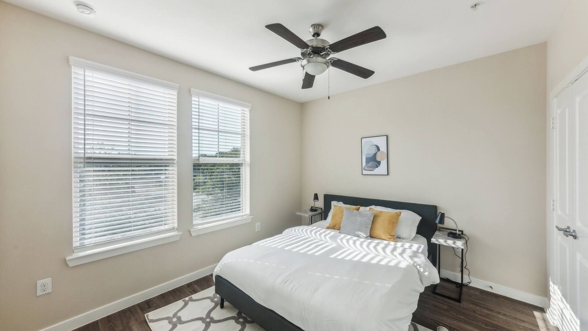 Southeast Houston Apartment | Modern Design I 2bd/2bth I Properties by Preston